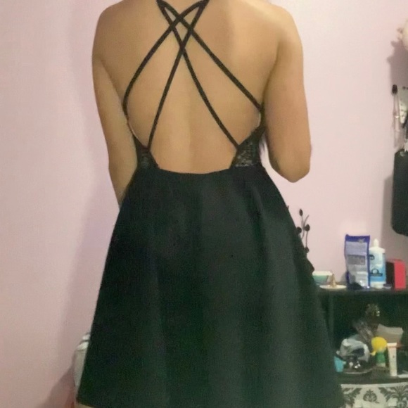 Flowy V-Neck Dress - Picture 2 of 5